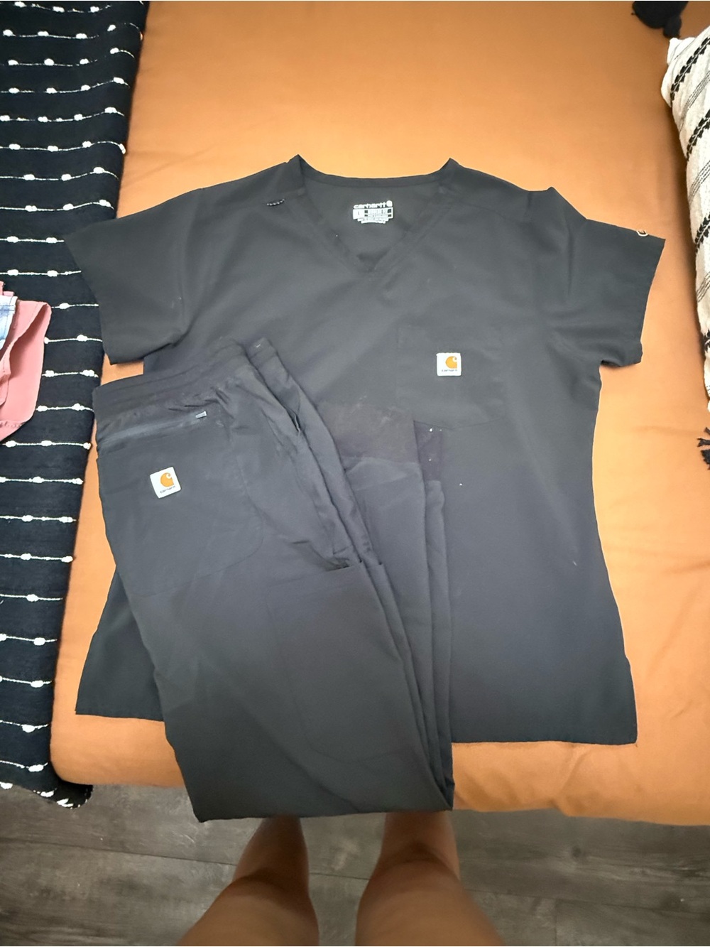 Carhartt Black scrub set - women’s